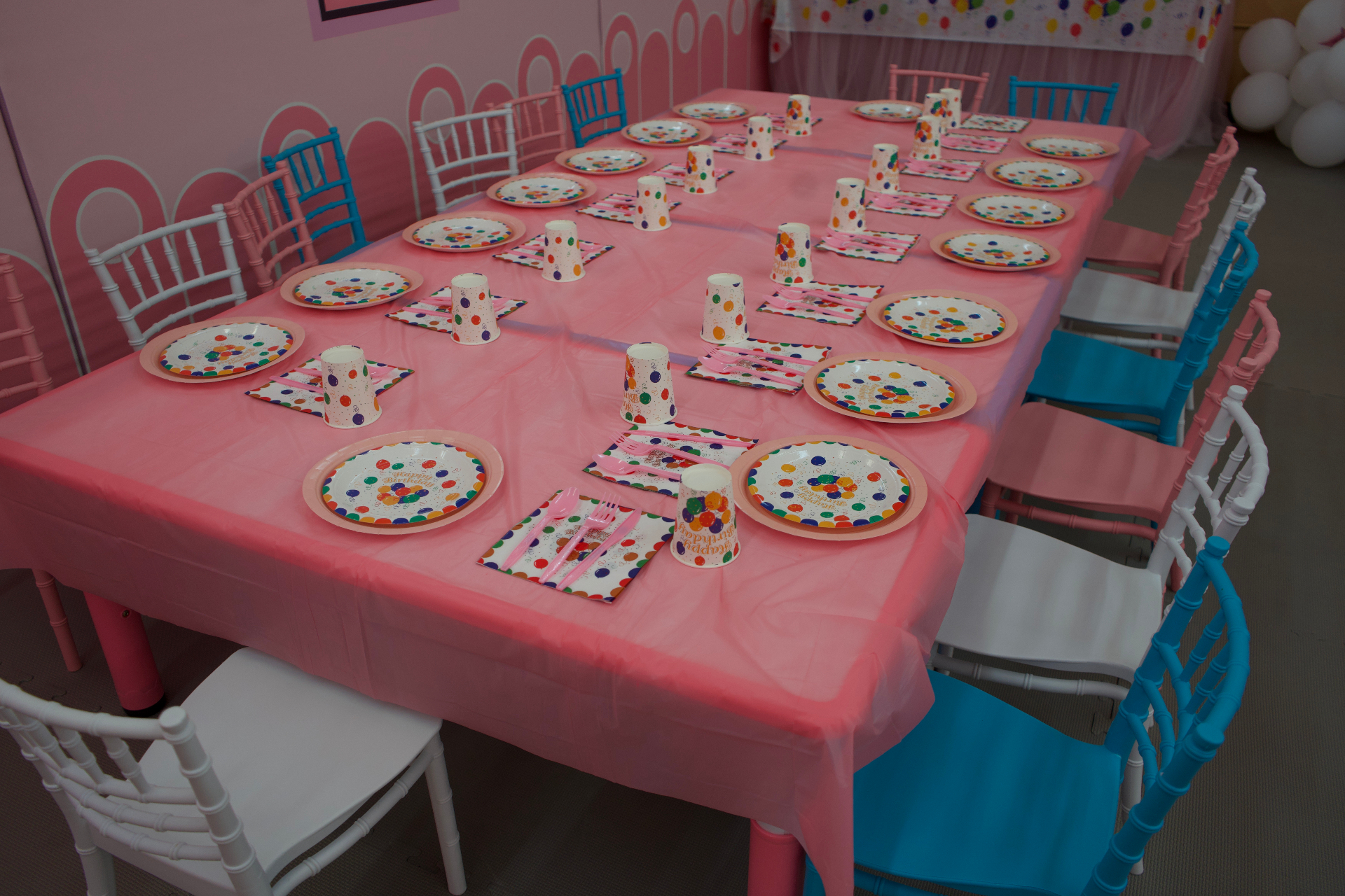 Pink tablescape with polka-dot plates and chiavari chairs at Star Park Allentown