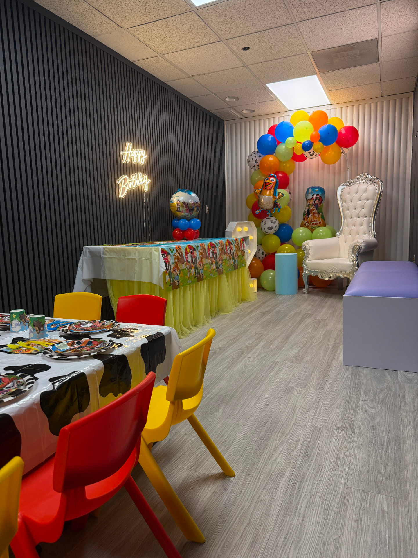 La Granja de Zenón birthday party setup