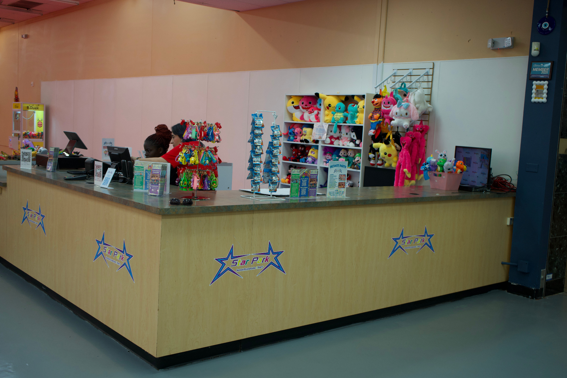 Front desk and check-in counter at Star Park Allentown